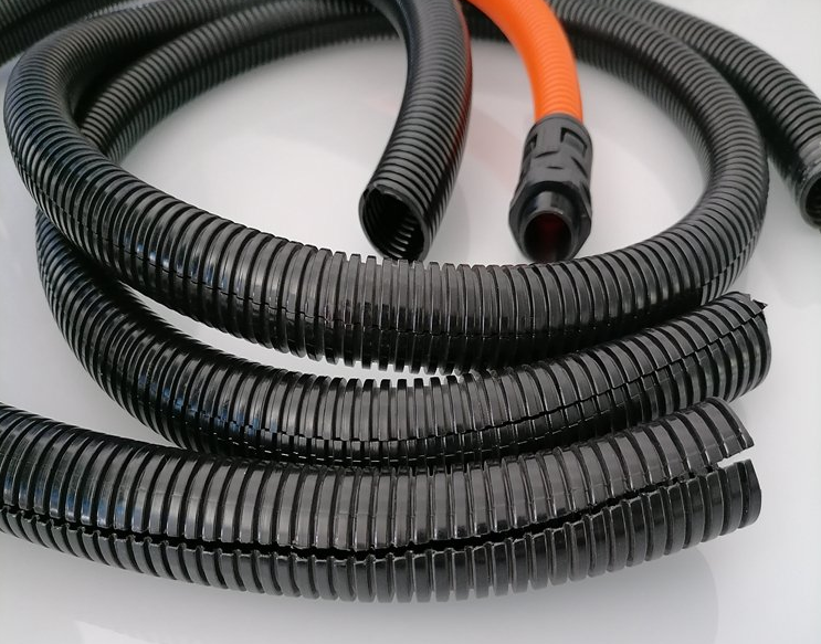 PA阻燃尼龍塑料軟管穿線波紋管：光伏發(fā)電電纜的“黑色鎧甲”
